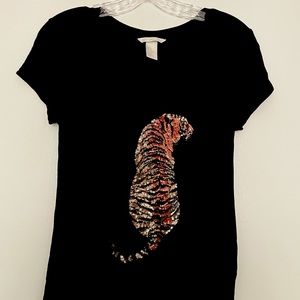 Black Short Sleeve top with Tiger Sequin aplicay